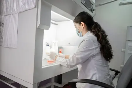 Laboratóriumi vizsgálatok étrend-kiegészítőknél: Milyen teszteken esnek át a termékek?